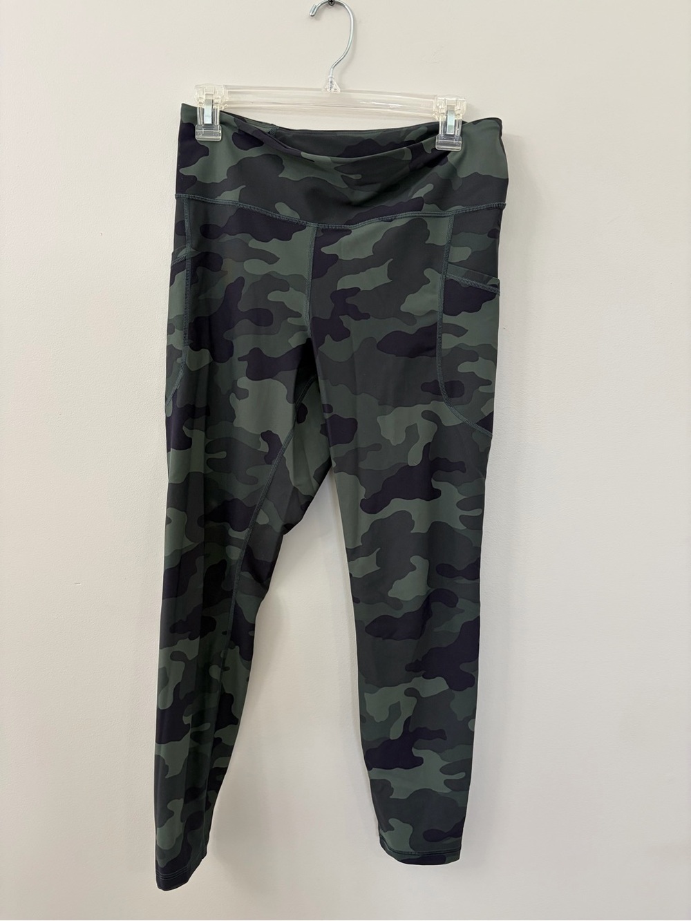 Old Navy Green & Black Camo Active Leggings